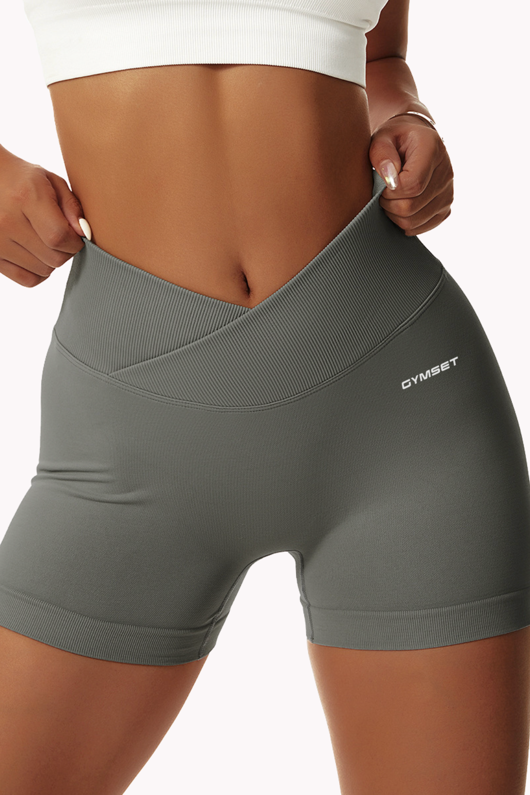 V SCRUNCH SHORTS - DARK GREY