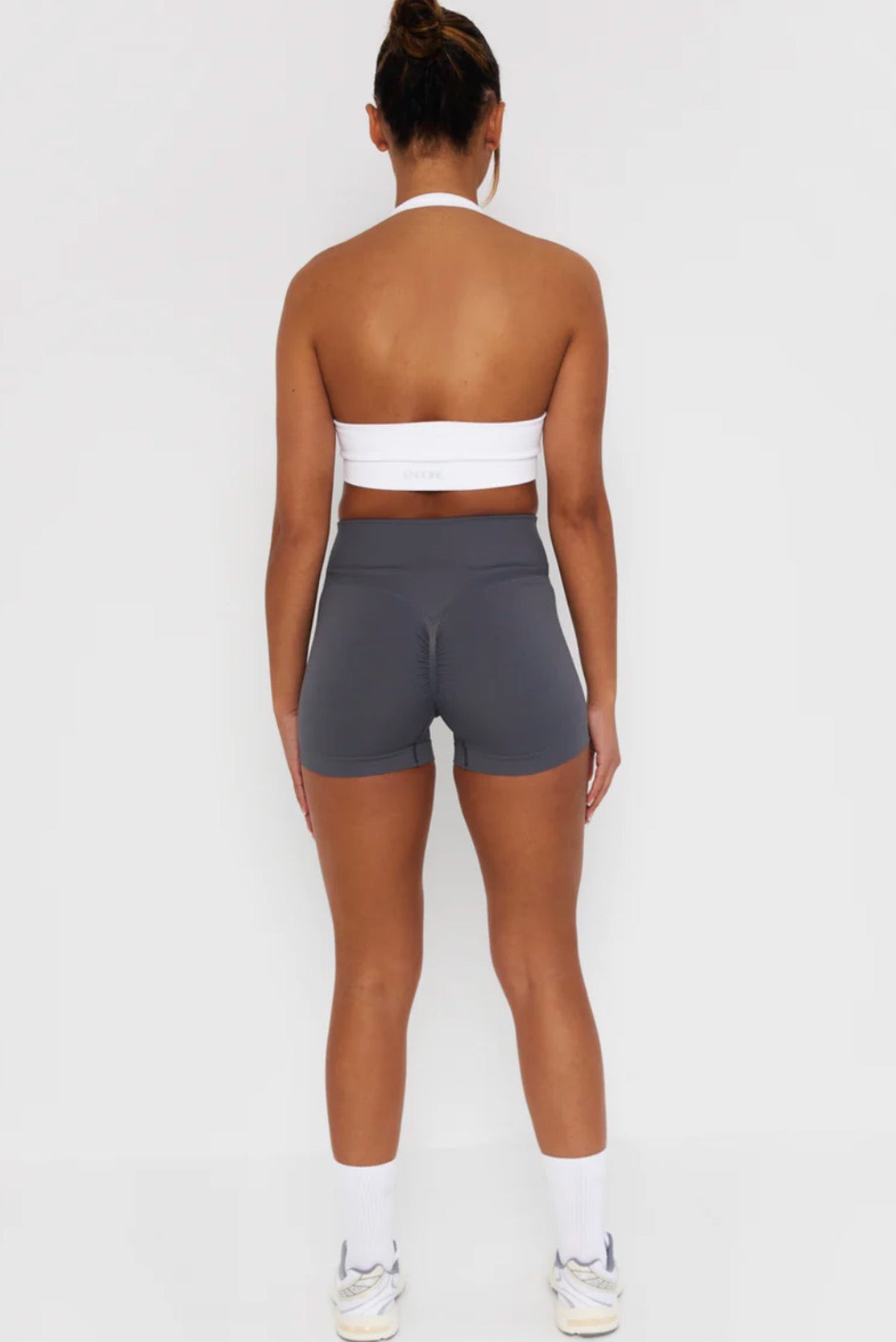 V SCRUNCH SHORTS - DARK GREY